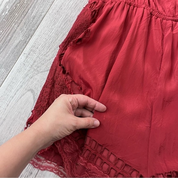 TULAROSA ‘Charmer’ Lace Eyelet Romper Size Large - Picture 13 of 14